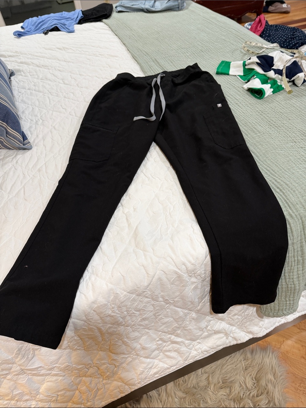 FIGS women’s M Black Jogger Pants with Gray Drawstring